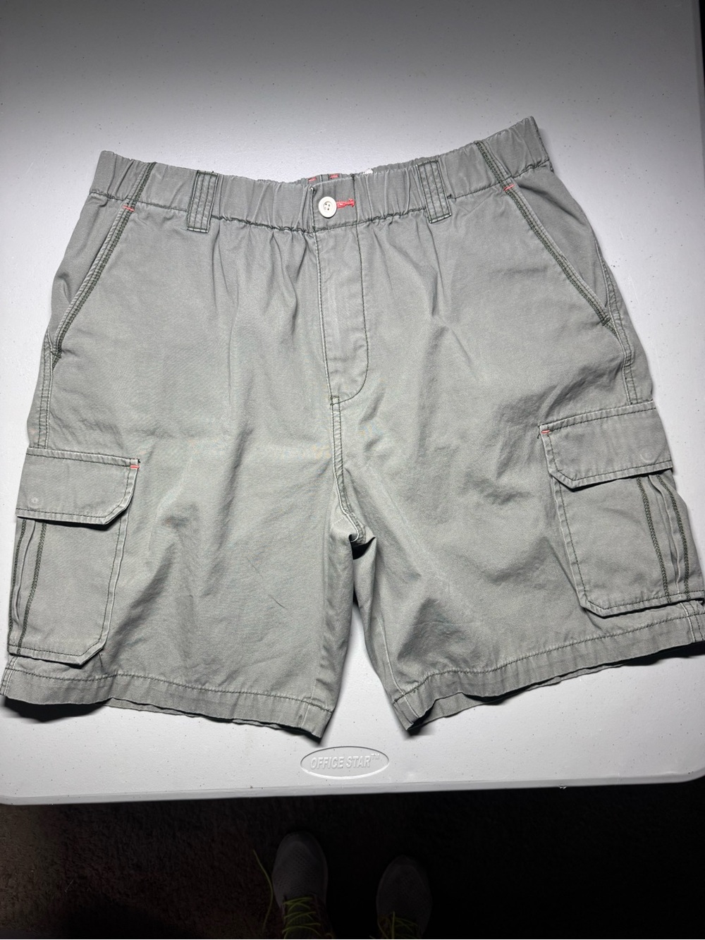 Tommy Bahama men’s Lg Survival Cargo shorts